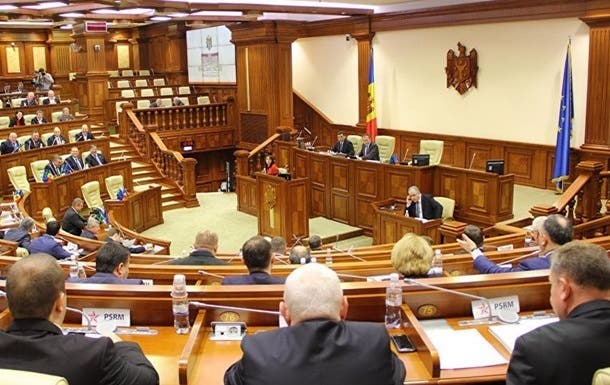 Парламент Молдовы сделал шаг к закреплению статуса русского языка и возвращению программ РФ