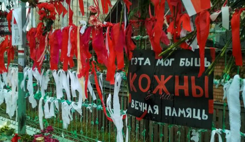 Латынина: Лукашенко стал для Путина чемоданом без ручки