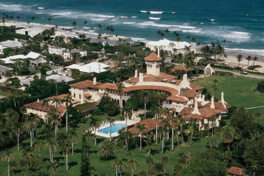 Соседи Трампа по Палм-Бич протестуют против его переезда: "Он шумный и вздорный"