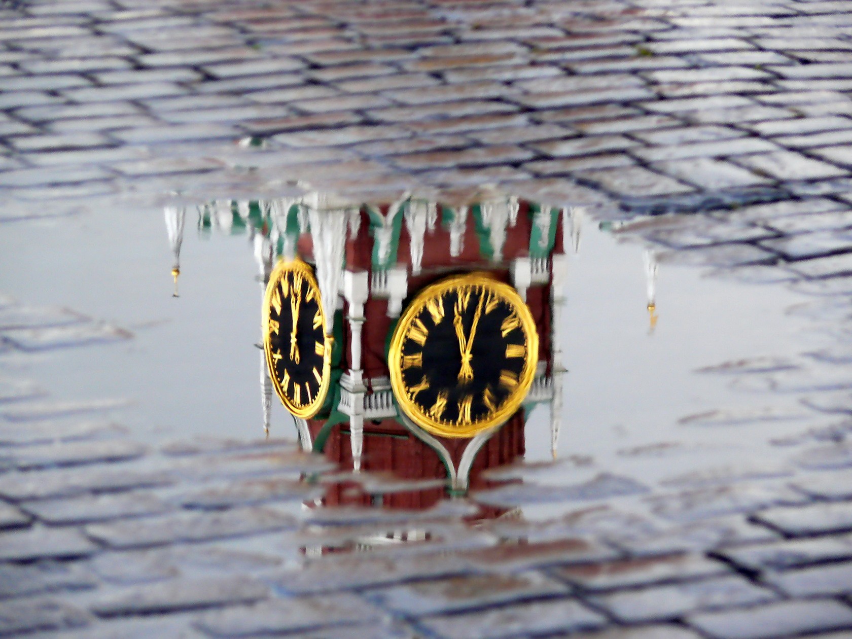 Второе самоубийство за месяц: в Москве покончил с собой сотрудник ФСО – структуры, обеспечивающей безопасностью Путина