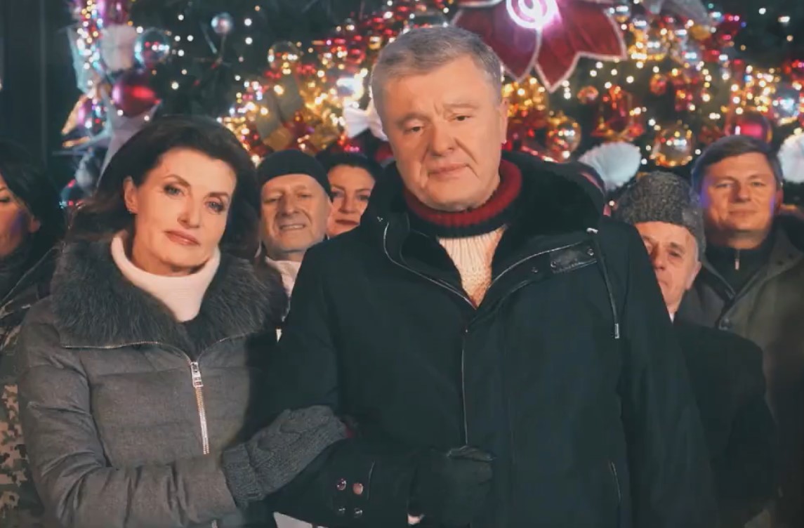 Два канала второй год подряд ставят в эфир новогоднее поздравление Порошенко вместо Зеленского