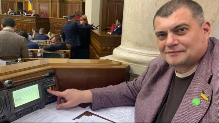 Эпоха бедности для них закончилась: какие элитные авто купили семьи "слуг народа" в 2020 году (Видео)