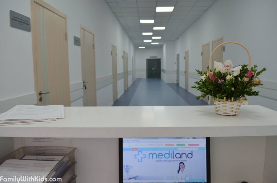 В Киеве началась подпольная VIP-вакцинация от ковида чиновников и бизнесменов. Цена дозы– до 3000 евро