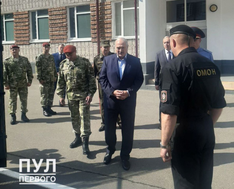 Когда же позвонит Путин? Лукашенко остается общаться только с КРАСАУЦАМИ