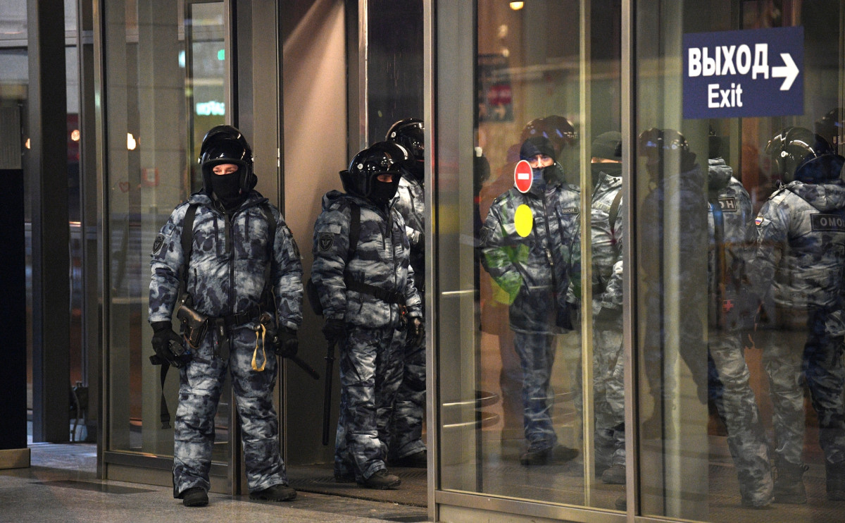 Кремль плюнул и решил: все. Раз уже невозможно скрыть, что мы бандиты, то и перестанем это скрывать