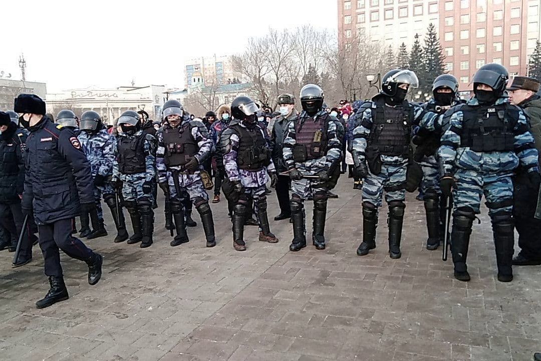 В Чите полиция перешла на сторону народа - протестующие скандируют: "Молодцы", видео