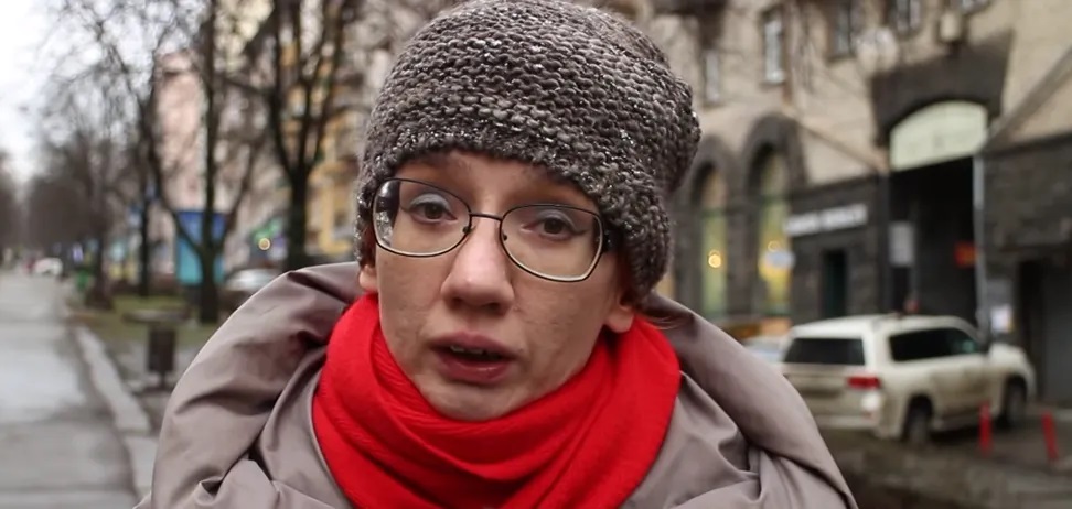 В Киеве преподавательница попала в громкий скандал, студенты устроили бунт: фото и видео