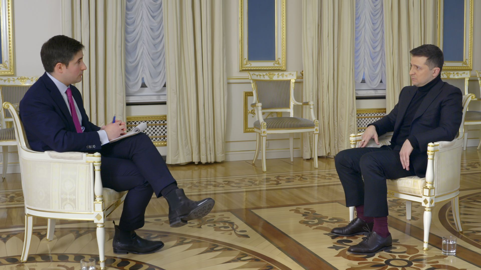 Зеленский в интервью HBO: Украина стоит с протянутой рукой, США больше не символ демократии