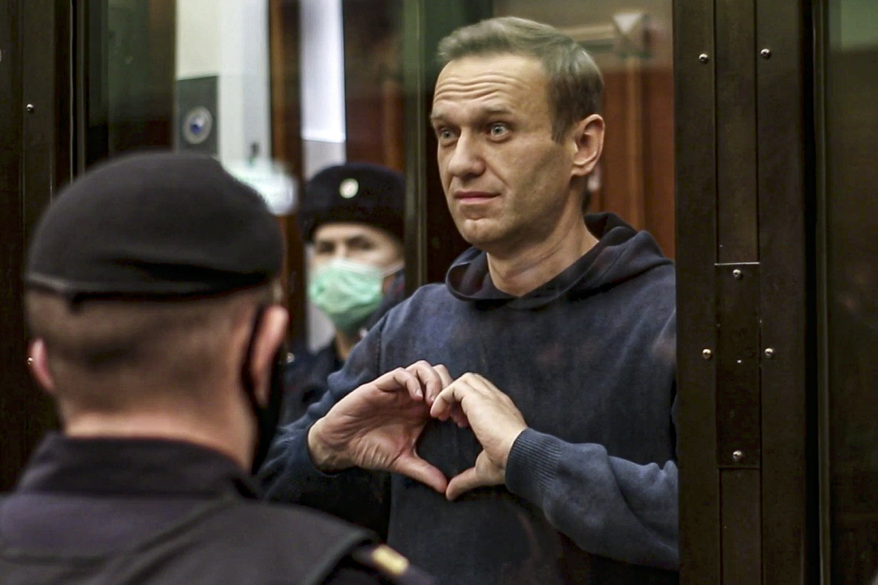 Самое важное, что делают Навальный и его команда, – это борьба со священным трепетом перед властью