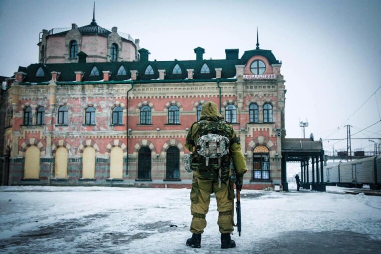 Боевики в Дебальцево поставили памятник с изображением украинского солдата