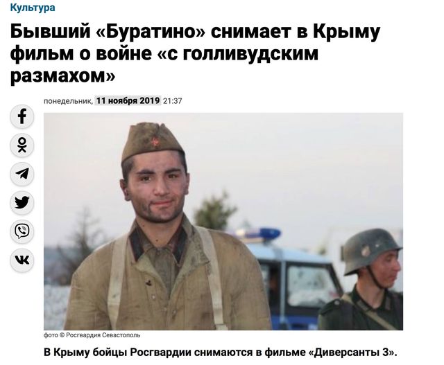 Кто доброй сказкой входит в дом?