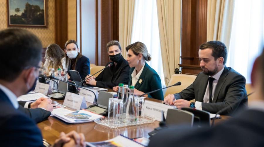 "Жена президента" - это новая должность Офиса президента? Или уже Зеленский царь, а его жена - царица?