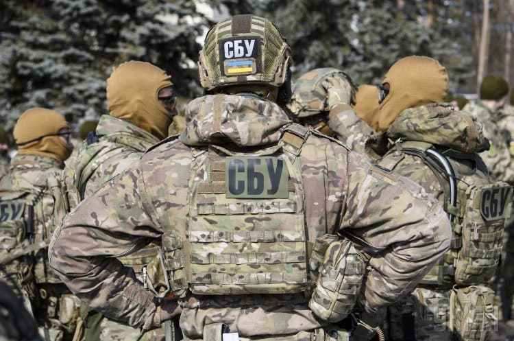 В Крыму на радио конспиративно поздравляли СБУ с профессиональным праздником