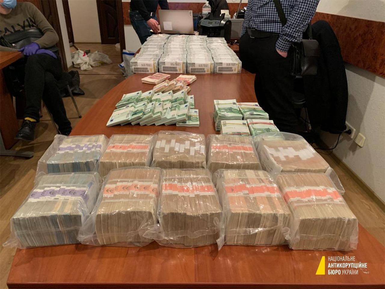 У задержанного брата Вовка нашли антиквариат и миллионы долларов наличных. Фото