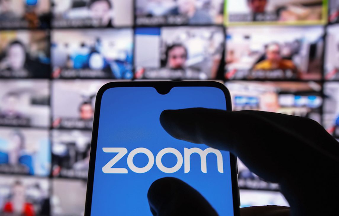 Zoom запретил чиновникам в России пользоваться сервисом: в Кремле ответили