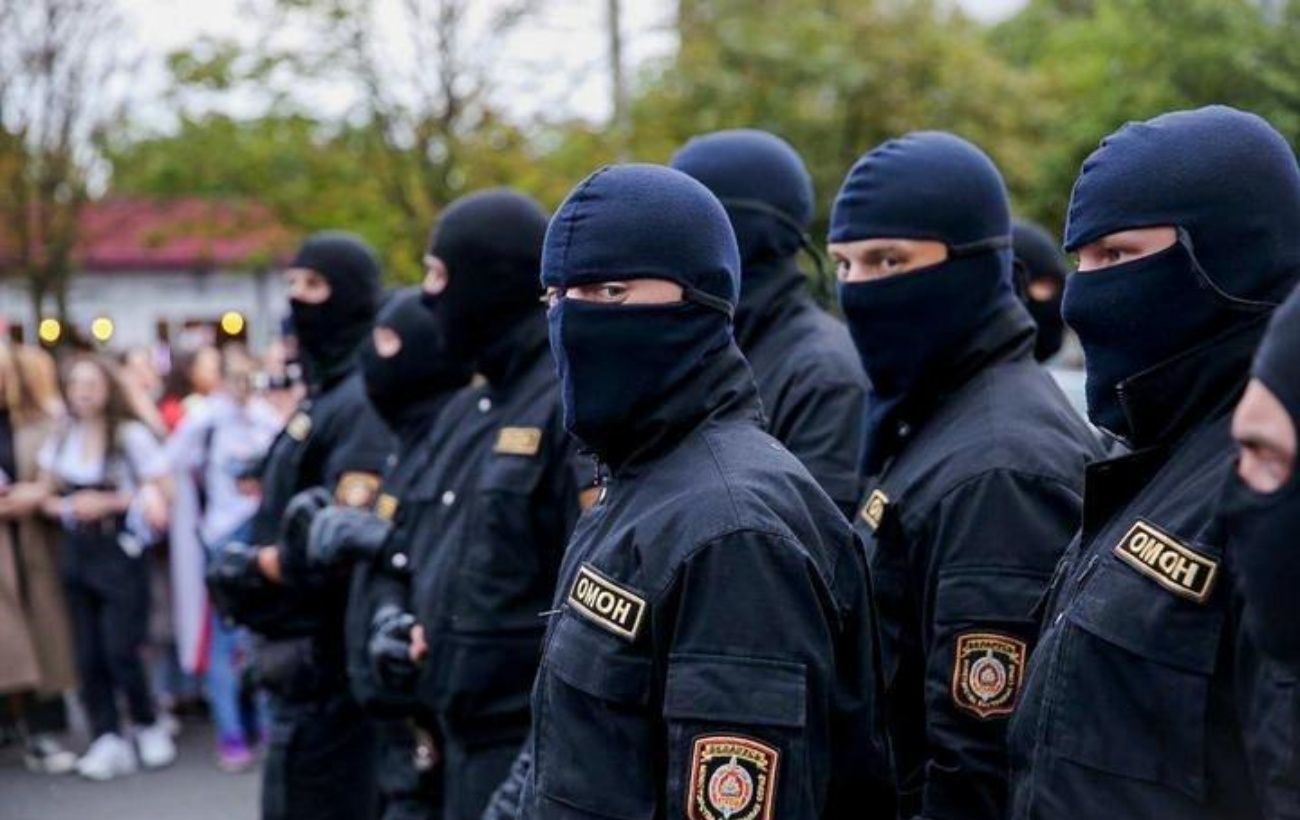 Первый выстрел вверх холостым, а потом боевым: Белорусский силовик раздавал команды по борьбе с оппозицией (Видео)