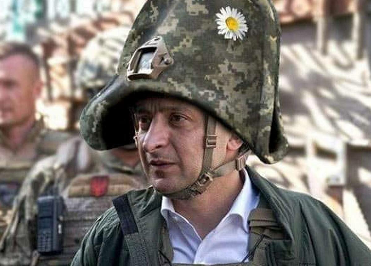 Когда ты руководитель страны и у тебя нет стратегии, опыта, и здравого смысла, ты в условиях военной агрессии строишь дороги, а не танки.