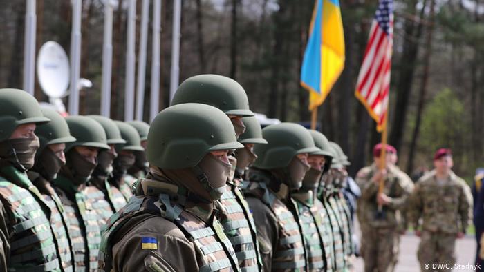Солдаты НАТО на "учениях" у границ Украины, а "заблудившиеся" россияне на Донбассе