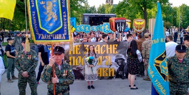 В Киеве маршем почтили день создания дивизии "Галичина"