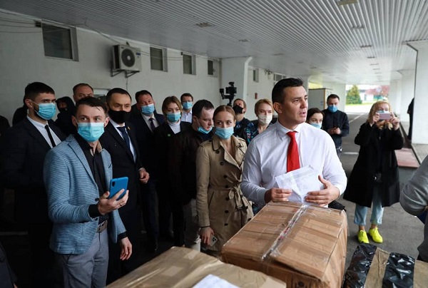 Заглядывать в сортиры и клетчатые сумки заробитчан — это не только Тищенко. Это подплинтусный уровень мышления Зеленского