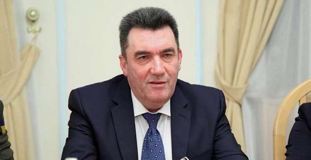 Данилов потроллил Козака: "мне жаль людей, которые лечатся в Беларуси"