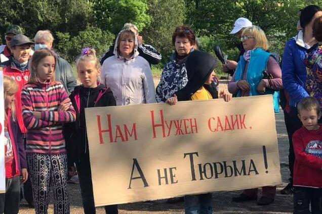 Новости Крымнаша «Предатели жалуются, что оккупанты превратили их в «бесправных рабов» (видео).