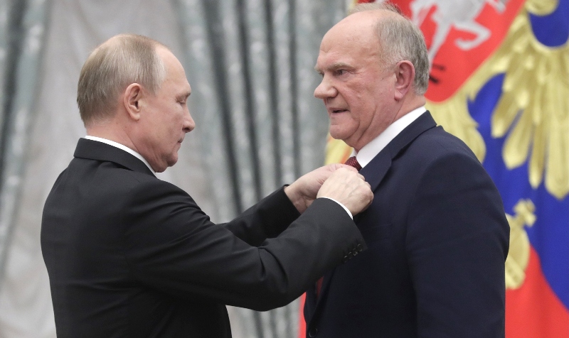 Хороший пёсик, верный хозяину!