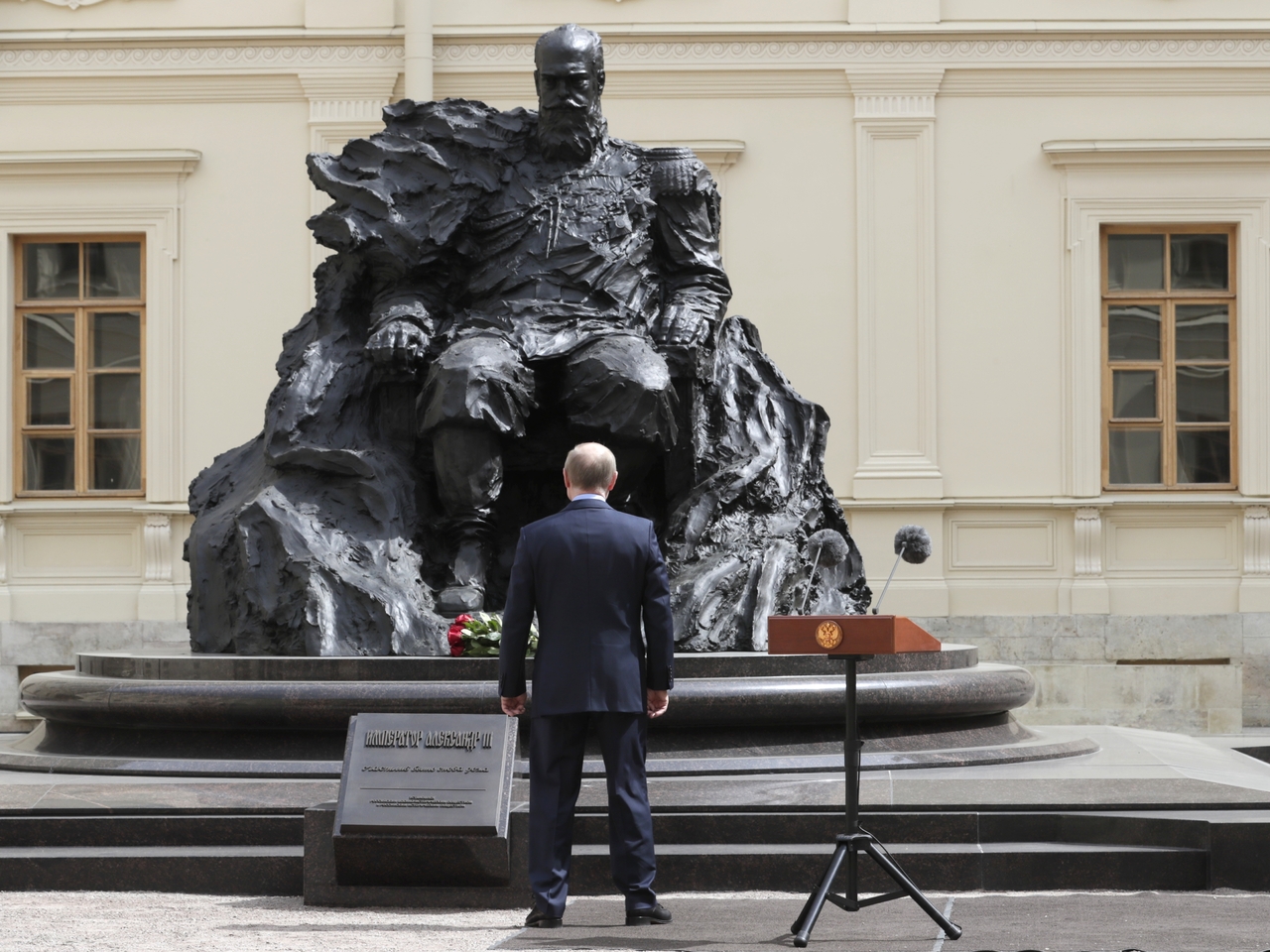 Заочный спор между Немцовым и Путиным