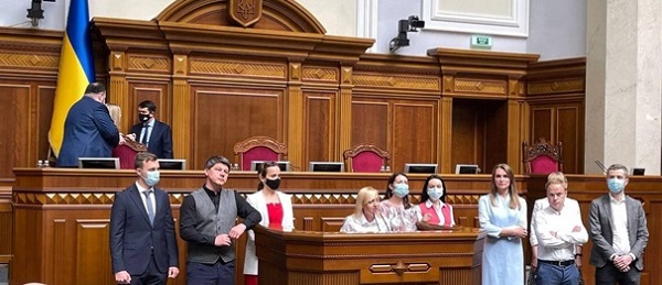 Парламентская фракция «Голос» раскололась