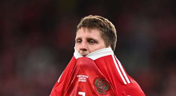 "Футболисты России – позор России": реакция соцсетей на вылет сборной РФ с Евро-2020