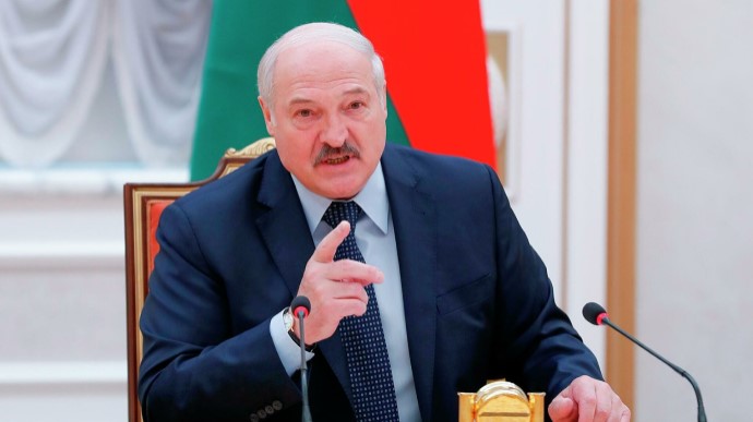 Лукашенко приказал полностью перекрыть границу и обвинил Украину в покушении на пропагандиста: что наговорил диктатор (Видео)