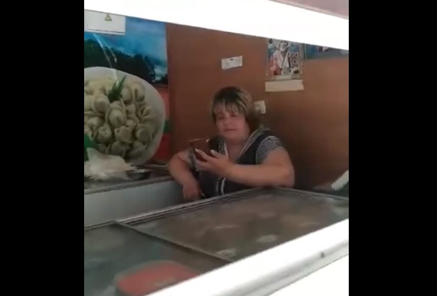 В Харькове продавец не обслужила и нахамила клиентке из-за украинского языка (Видео)