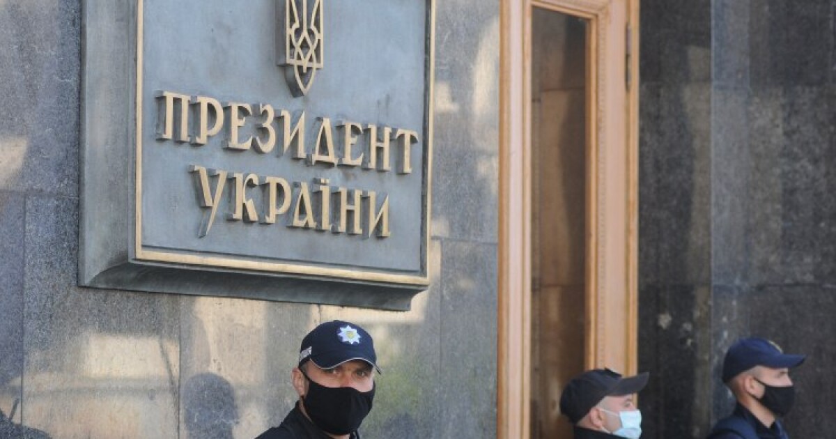 Опасаясь акций протеста, Банковая восстанавливает на должностях силовиков, причастных к разгону Майдана - политолог