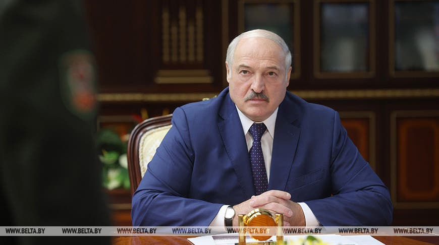 Лукашенко: Чем в Польше на клубнике корячиться, как украинцы, лучше криптовалюту майнить