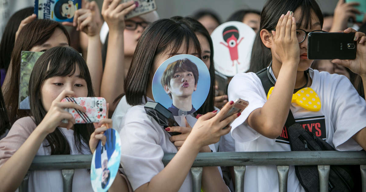 В Китае запретили показывать по ТВ "женоподобных" мужчин и усилили контроль за контентом в сети