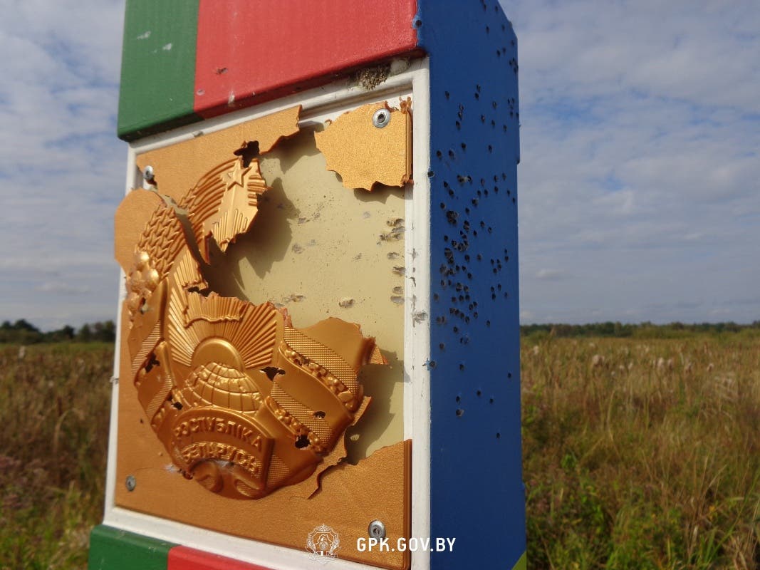 Белорусские пограничники заявили, что их пограничный знак обстреляли с территории Украины