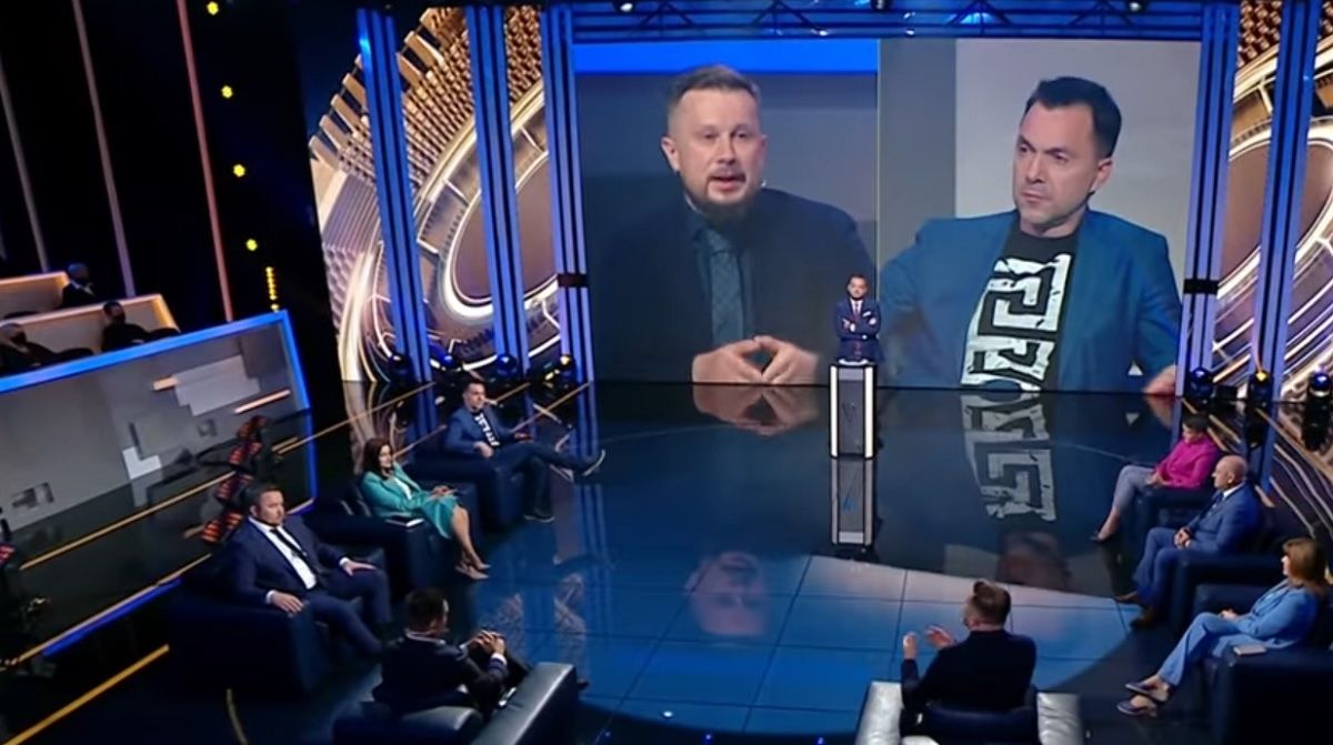 Билецкий в прямом эфире назвал Арестовича “клоуном“. Между ними произошла стычка (Видео)