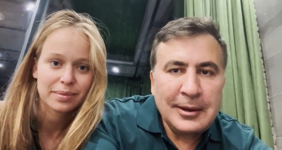 "Мы вместе и любим друг друга". Ясько опубликовала видео с Саакашвили, записанное накануне его отъезда в Грузию
