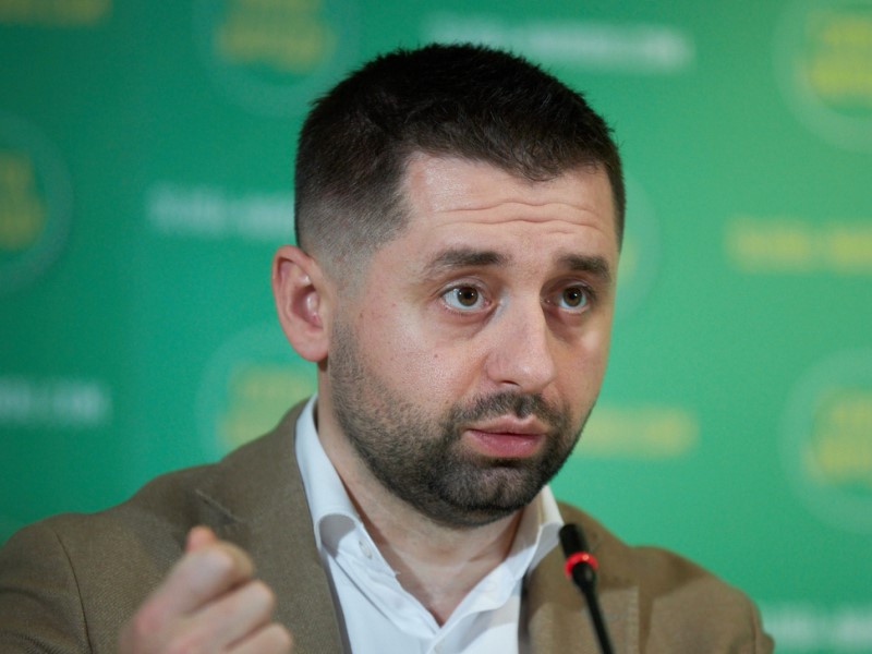Арахамия унизил украинцев и должен ответить за свои слова о "коррупции в ДНК украинцев"