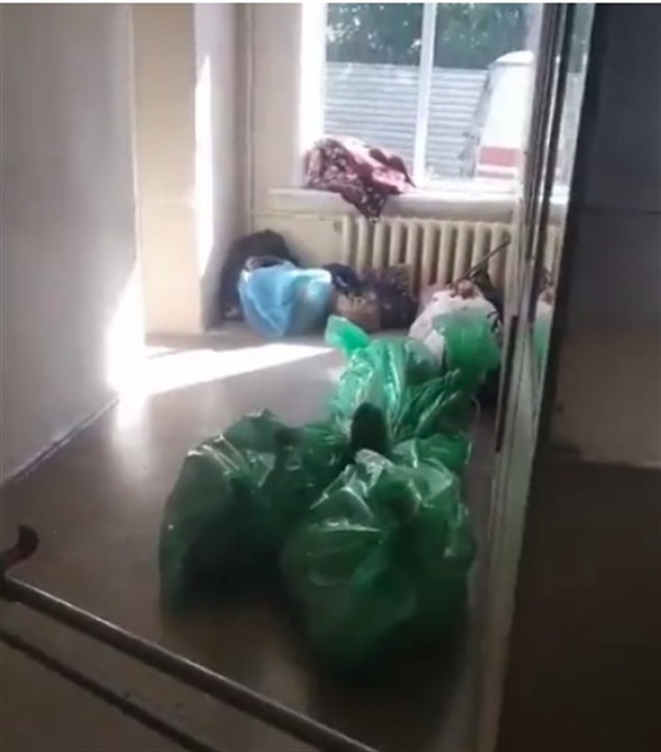 Повсюду тела в зеленых мешках: в сети показали видео из COVID-больницы Донецка. 18+