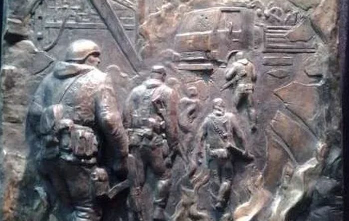 В Донецке собираются установить памятник "ихтамнетам", которые "защищали" аэропорт от "украинских боевиков". ВИДЕО