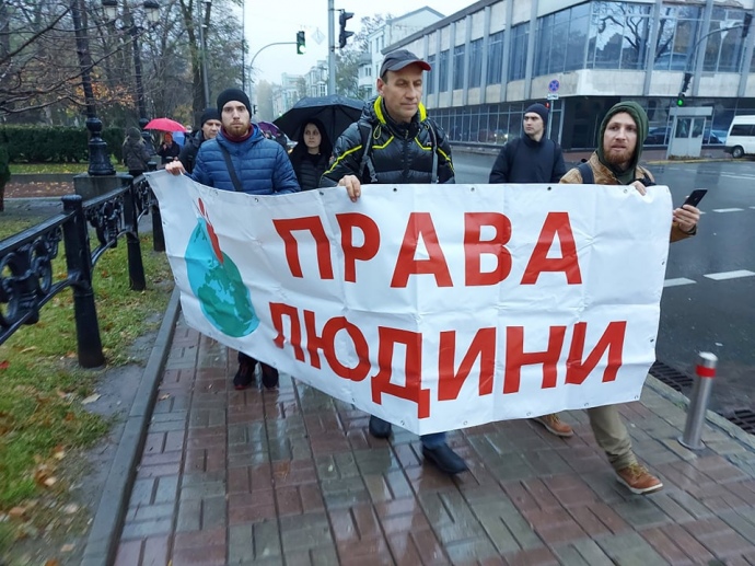 "Москва, Питер - низкий вам поклон. Спасибо за поддержку. Мы - единый народ", - участница митинга антивакцинаторов поблагодарила Россию за деньги. ВИДЕО