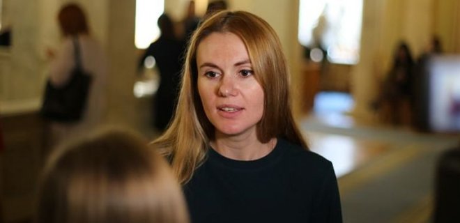 Нардеп Анна Скороход заявила, что скандальной "слуге народа" самое место в психушке: видео