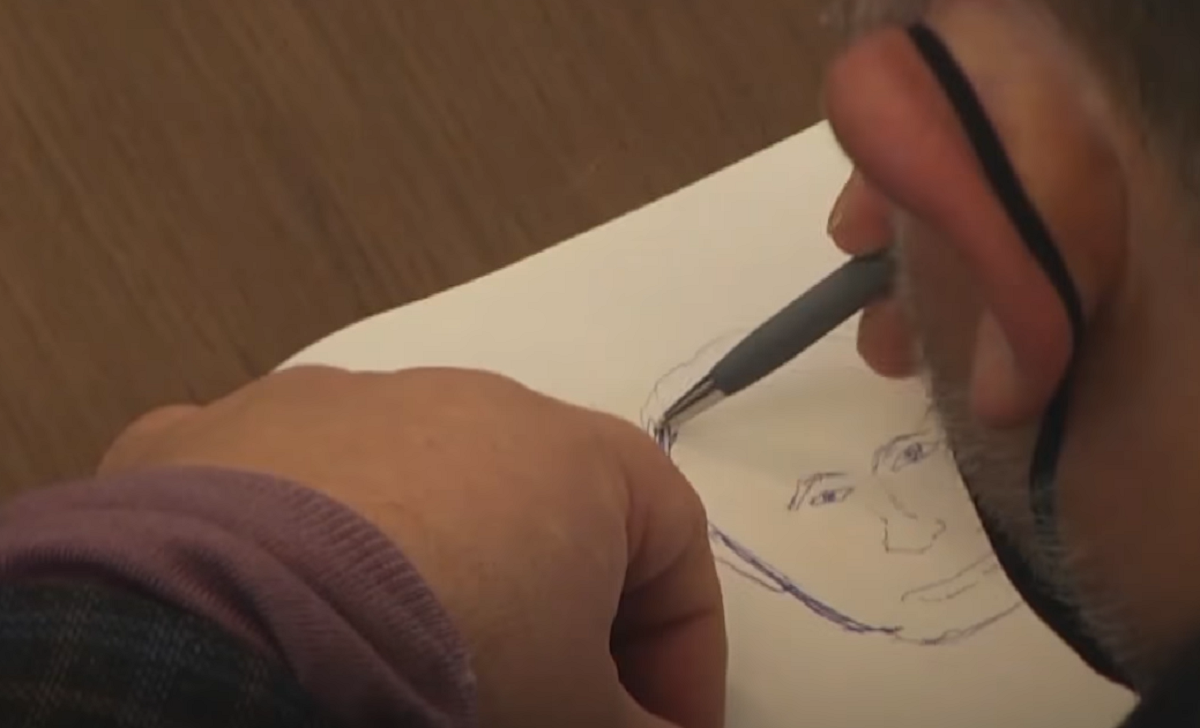 "Может, это для порчи надо?". Львовский депутат нарисовал во время заседания портрет Путина. ВИДЕО