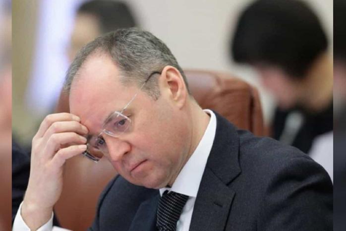 Должен сидеть в тюрьме, а не рядом с президентом: Журналист назвал фамилию шпиона РФ во власти