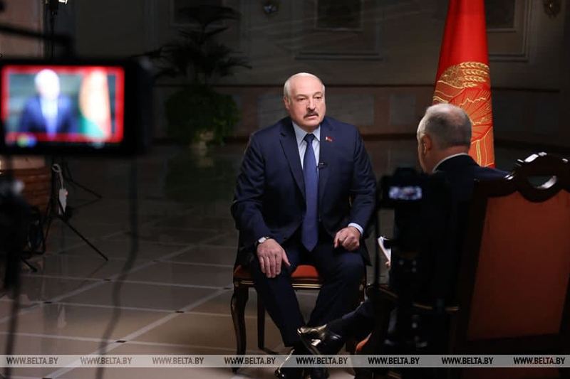 "Мы славяне. У нас есть сердца". Лукашенко заявил, что белорусские силовики могли помогать мигрантам прорываться в Польшу