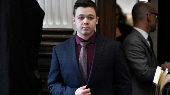 В США суд оправдал парня, застрелившего 2 человек в ходе протестов против расизма. (Видео)