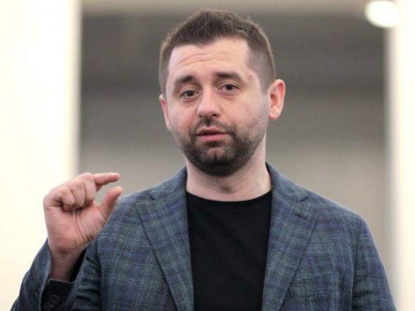 40% маржи: электричество из Беларуси в Украину поставляют через арабскую "прокладку", близкую к Давиду Арахамии