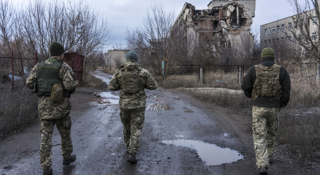 Референдум "насчет прекращения войны". Как Зеленский надеется задобрить Путина