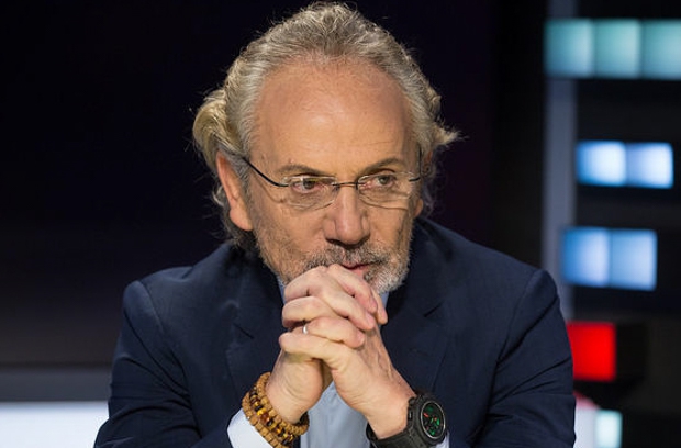 Играет очень хорошо роль президента, но сценаристы и режиссеры очень слабые